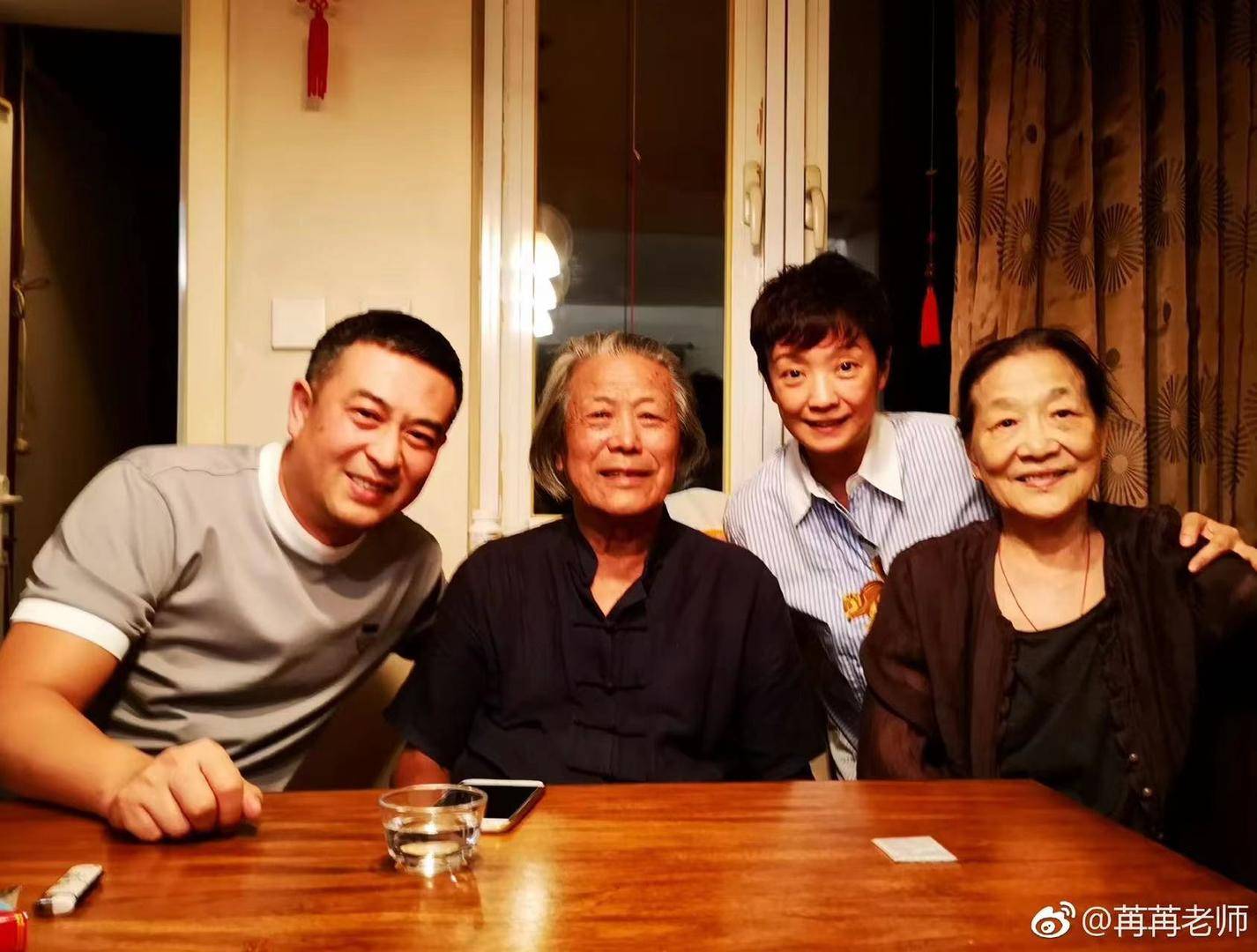 马精武去世,是教授也是演员,还是明星眼中的"马老爹"_李苒苒_张嘉益