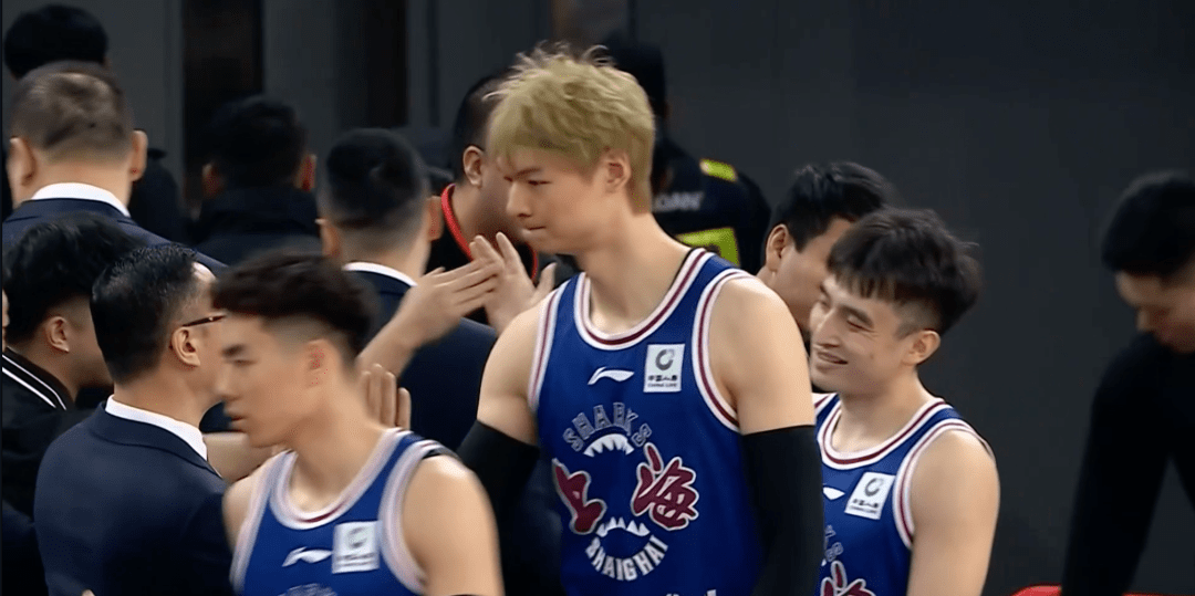多名伤员满血复出,上海男篮取得第二阶段开门红_罗汉琛_冯莱_比赛