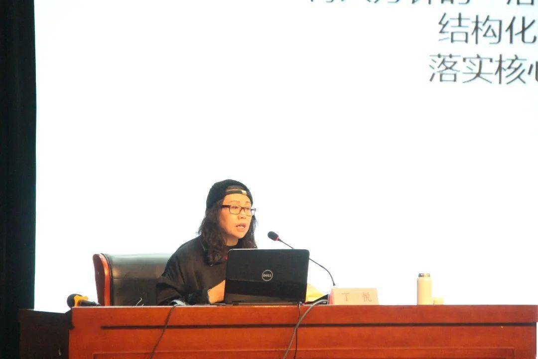 "扬州教育名师讲坛——中小学美术专场"在实验小学顺利举行