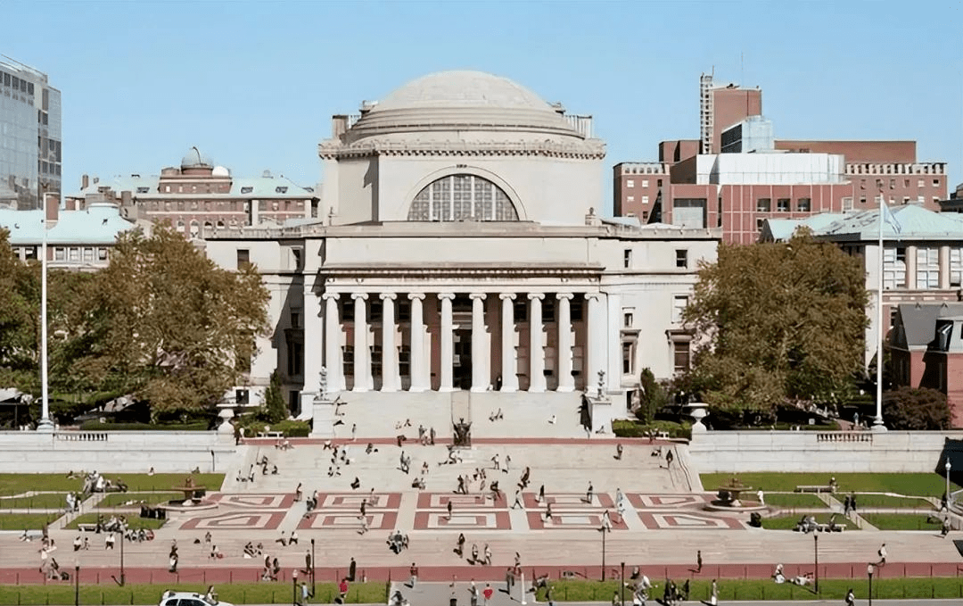 2001年,张学良病逝美国,儿子打开他的银行账户,被里面的余额吓一跳