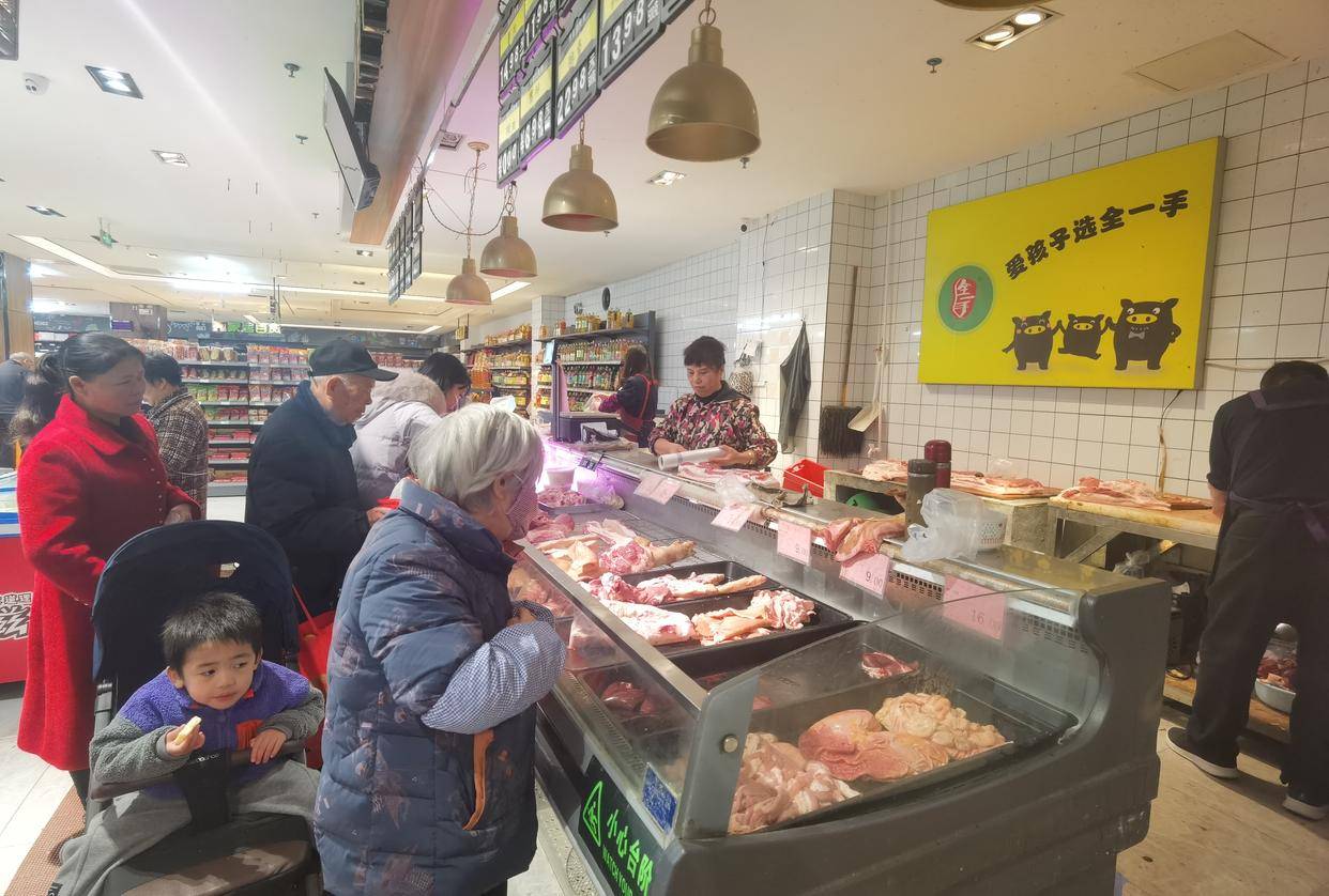 公平鲜生活超市生鲜区域肉类"素颜"上市.