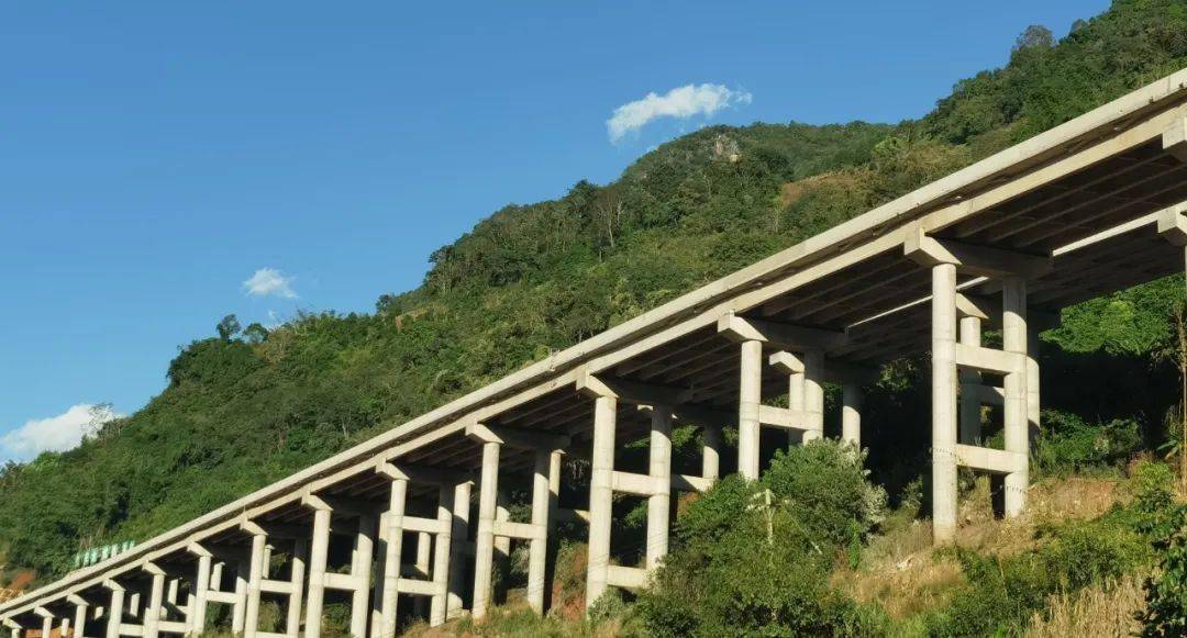宣威至会泽高速公路中岭子1号长隧道左幅顺利贯通!_施工_建设_大桥