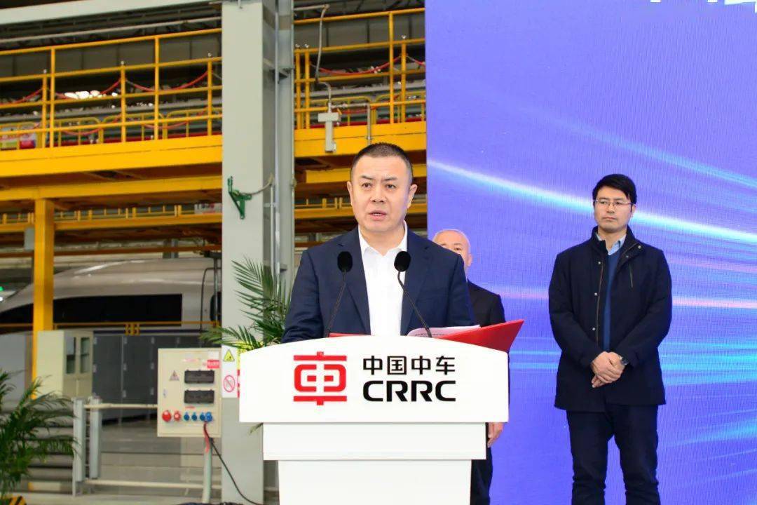 王印,中车长客党委书记,董事长王锋,党委副书记,总经理刘长青出席仪式