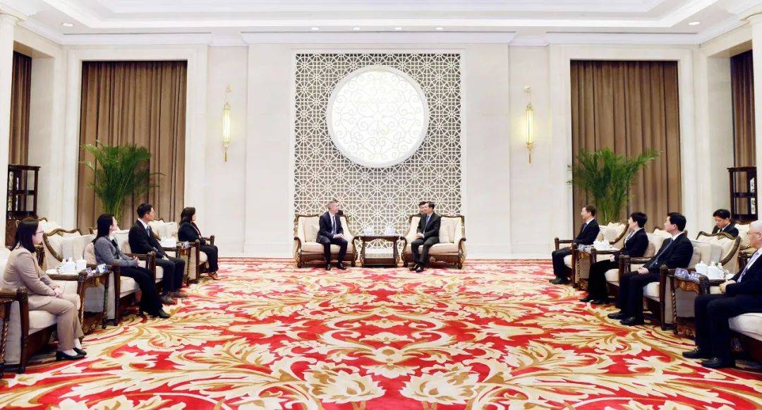 刘小涛会见惠普高级副总裁肖恩·特雷纳 共同见证惠普与昆山合作签约