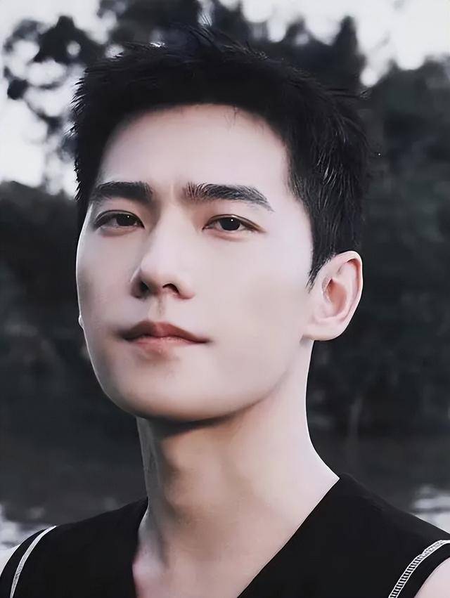 杨洋演艺之路:军艺校草的成长与辉煌!_电影_电视剧_中国