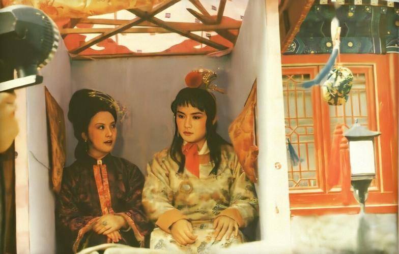 《红楼梦》赏析 脂粉队里英雄的脂粉气 对宝玉无微不至_王熙凤_贾琏
