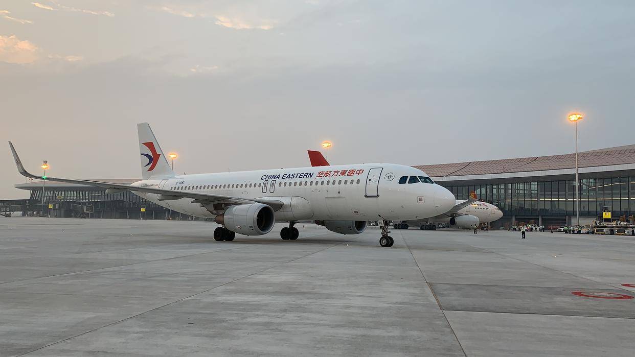 东航航班突发故障备降厦门,亲历者:机舱剧烈抖动_飞机_发动机_叶片