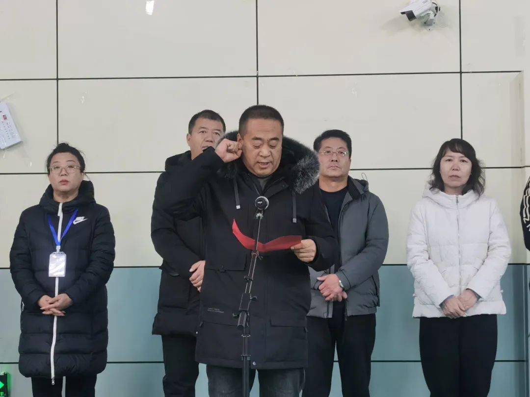 宝昌镇党委书记王喜斌,旗文体旅游广电局党组书记王英杰致开幕词并