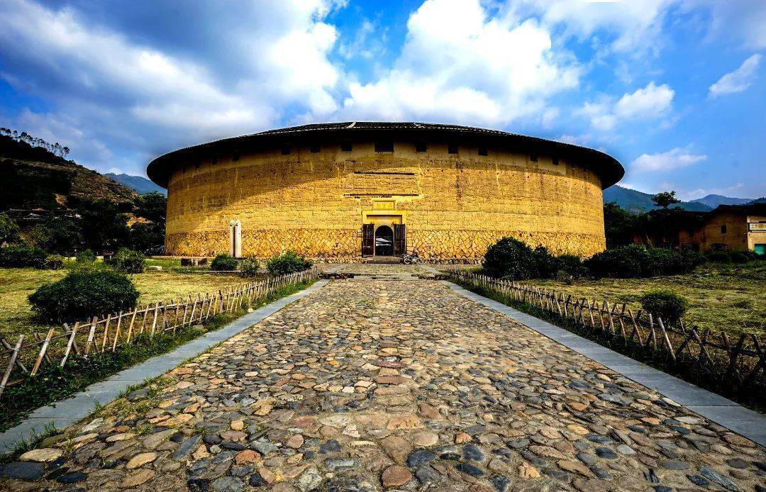 2023华安土楼马拉松赛"拍了拍"你~沿途美景一键get!_秋千_景区_文化