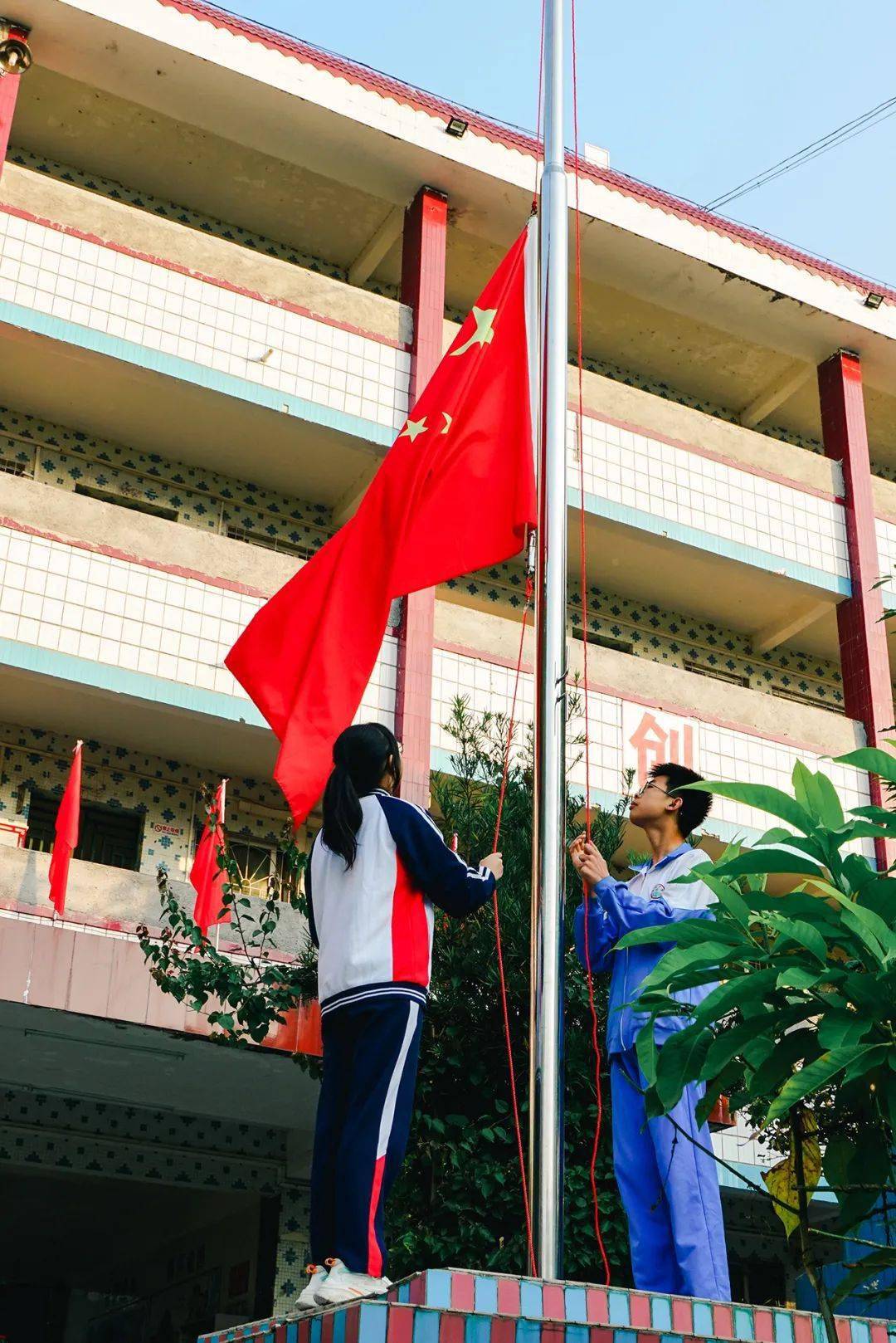 兴宁罗浮中学2023年市运会获奖同学颁奖仪式_发展_教育_颁发奖金