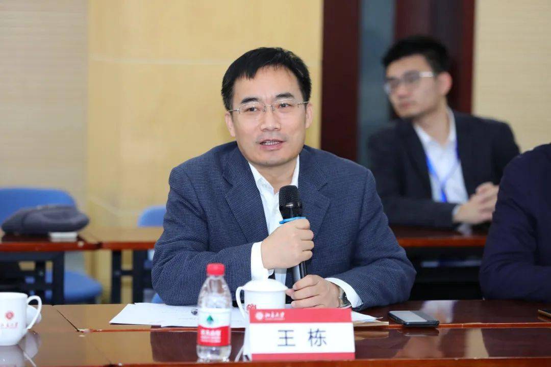 王栋,张晓黎为大会开幕致辞.