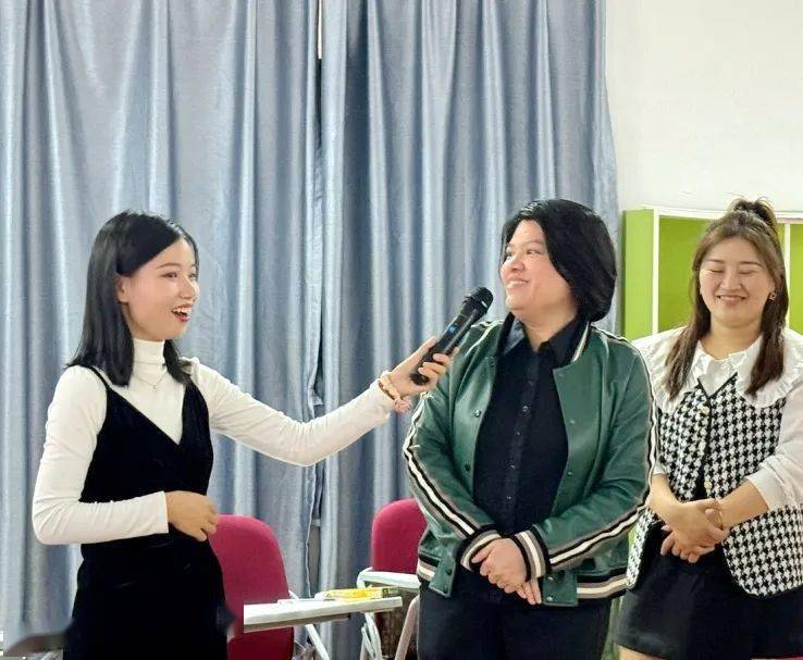 夏青老师带领家长们进行了复盘.