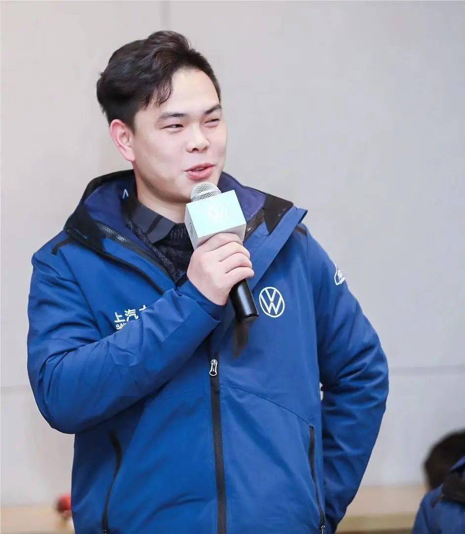 李庆勇出生于贵州省遵义市桐梓县,从小生活在农村,日子过得并不富裕.