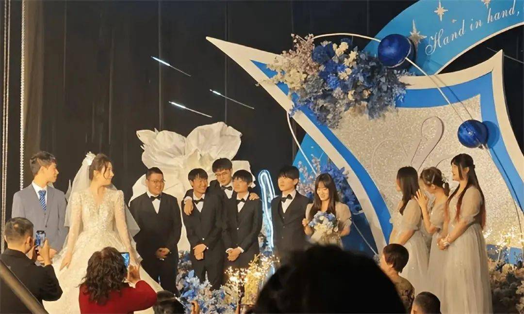 有一部分人总是说,jackeylove女友跟knight有些像