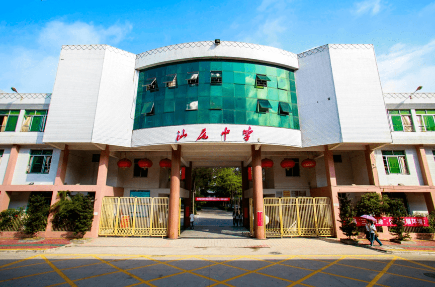 汕尾中学隆重举行2024届高三学生成人礼暨宪法宣传周活动_成年_学子