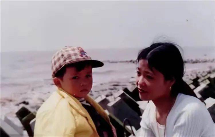 他们便意识到路顺东把儿子王磊拐走了,于是赶紧报了警.