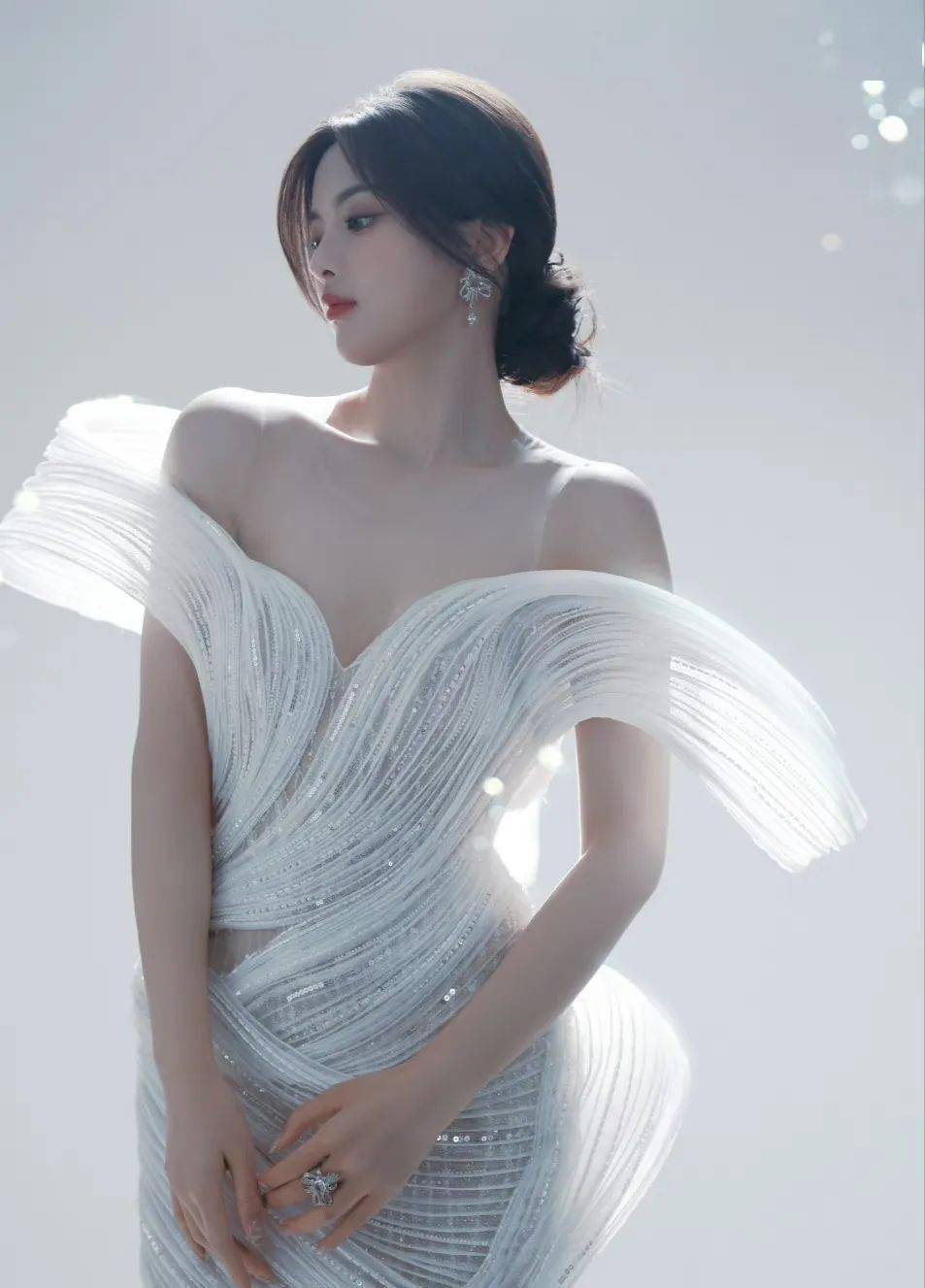 关晓彤是老赖?杨颖搭上胖冰?杨超越又红了?_该公司_热度_时候