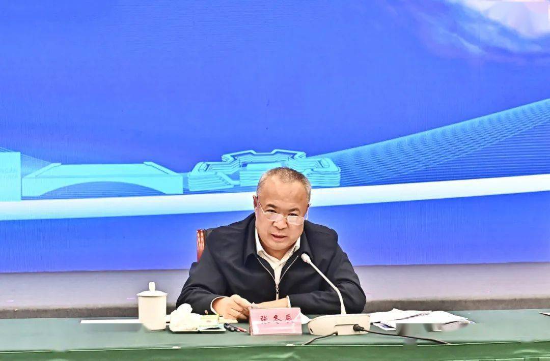 刘向阳摄座谈会上,雄安新区党工委委员,管委会副主任于国义,中国星