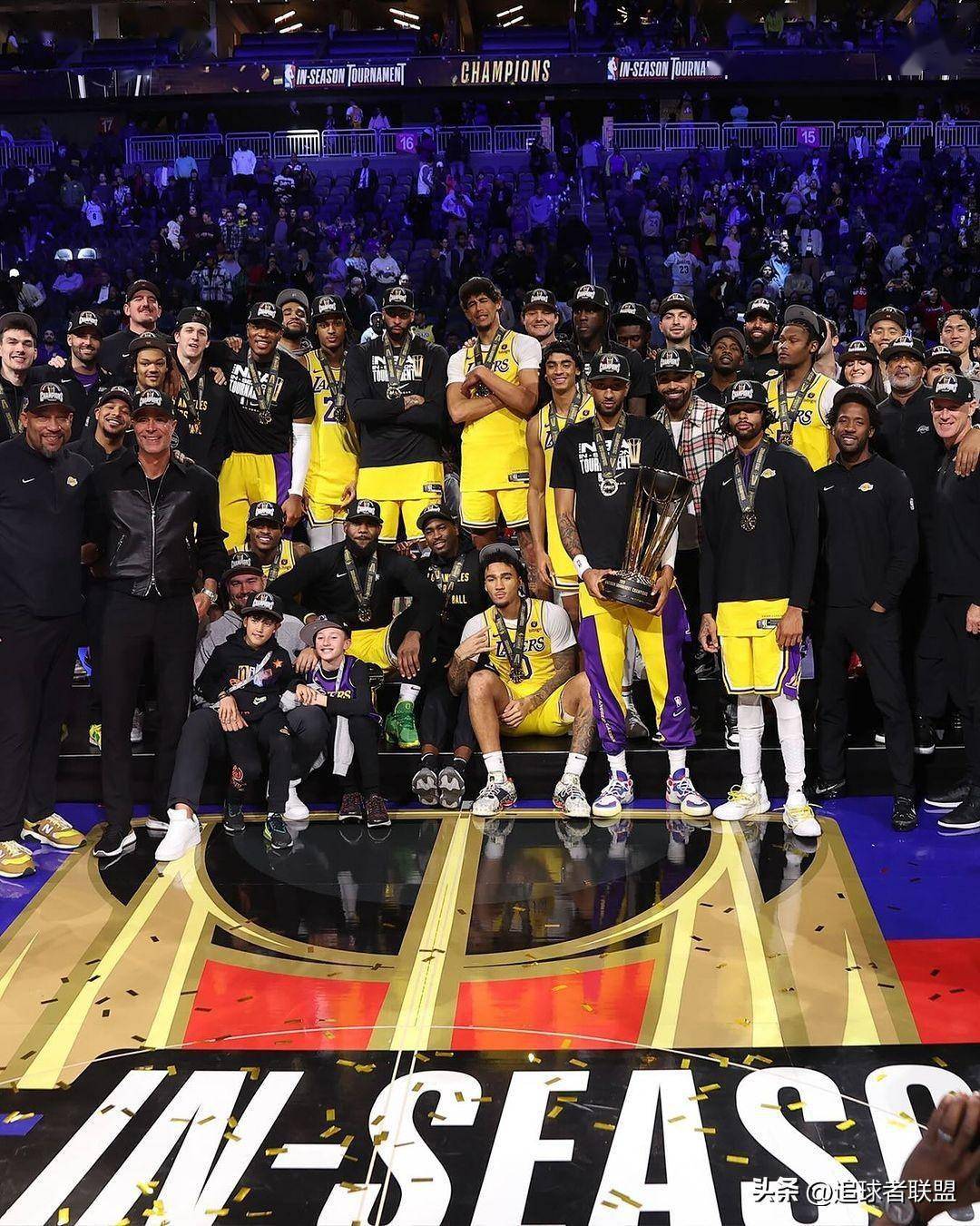 湖人夺冠合影出炉!