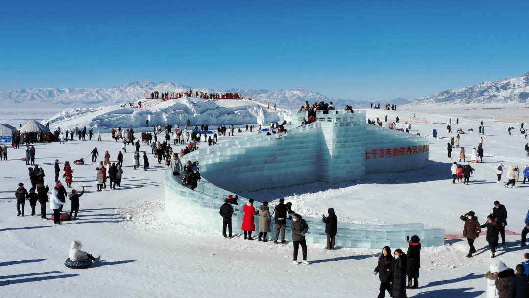 赛里木湖冰雕节的作文图片