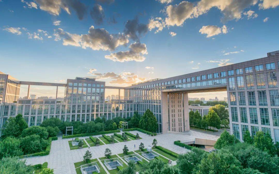 2人在代表中国最高水平的综合类人文社会科学期刊发表独著文章法学院