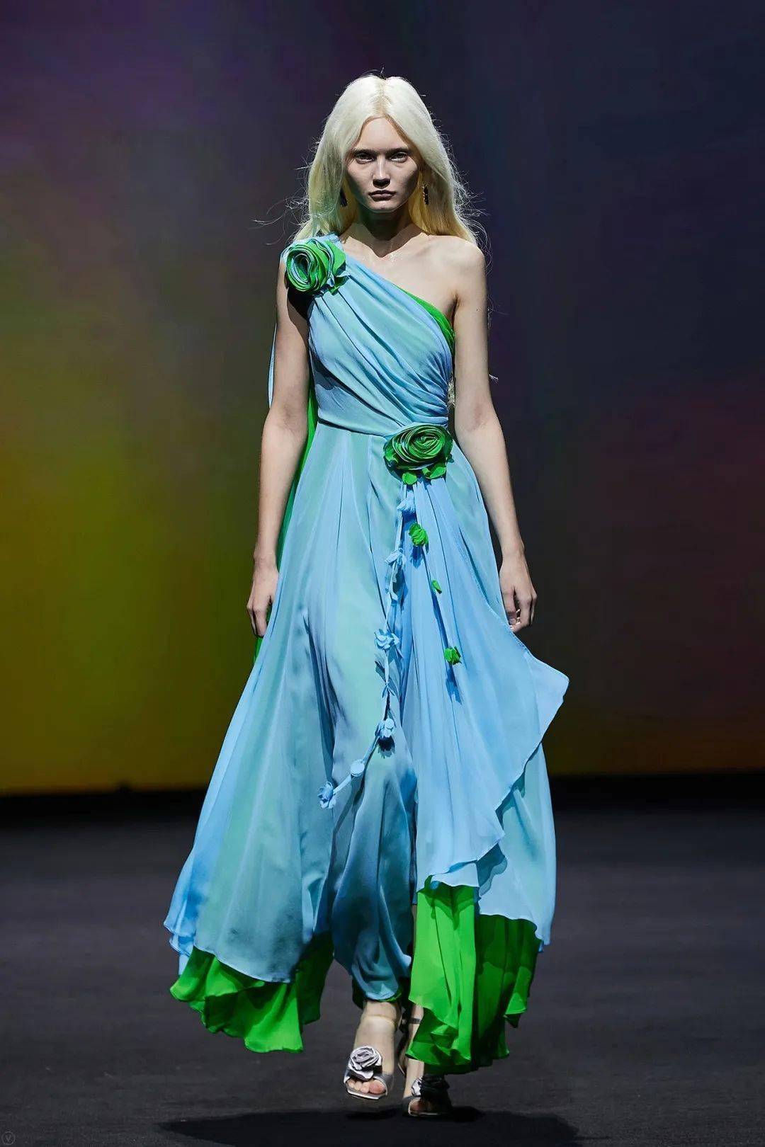 2024春夏伦敦时装周流行色:horizon blue地平线蓝,令人陶醉_ward_色彩