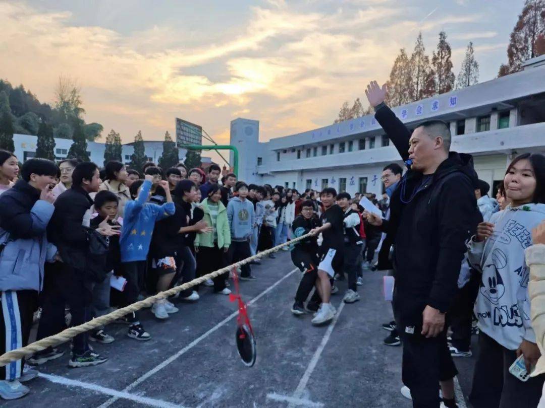 【校园新闻】阳光体育 伴我成长——义兴中学举行冬季田径运动会_精神
