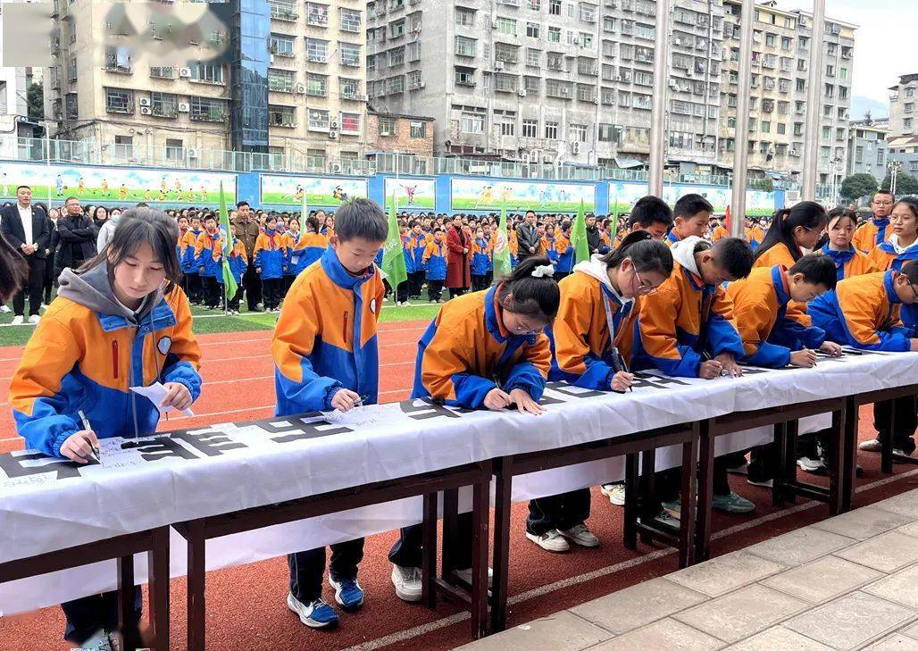 除玉溪中学,第四小学外,当天,道真自治县多所中小学举行南京大屠杀死