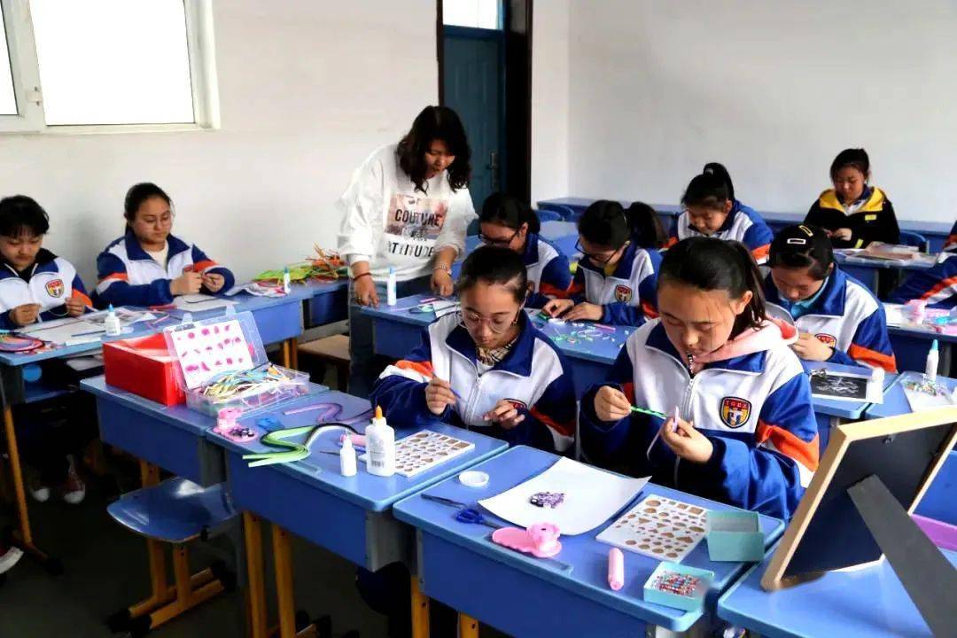 通钢二中开展"塑阳光心态 做美好教师"系列活动_工作_进行_心理