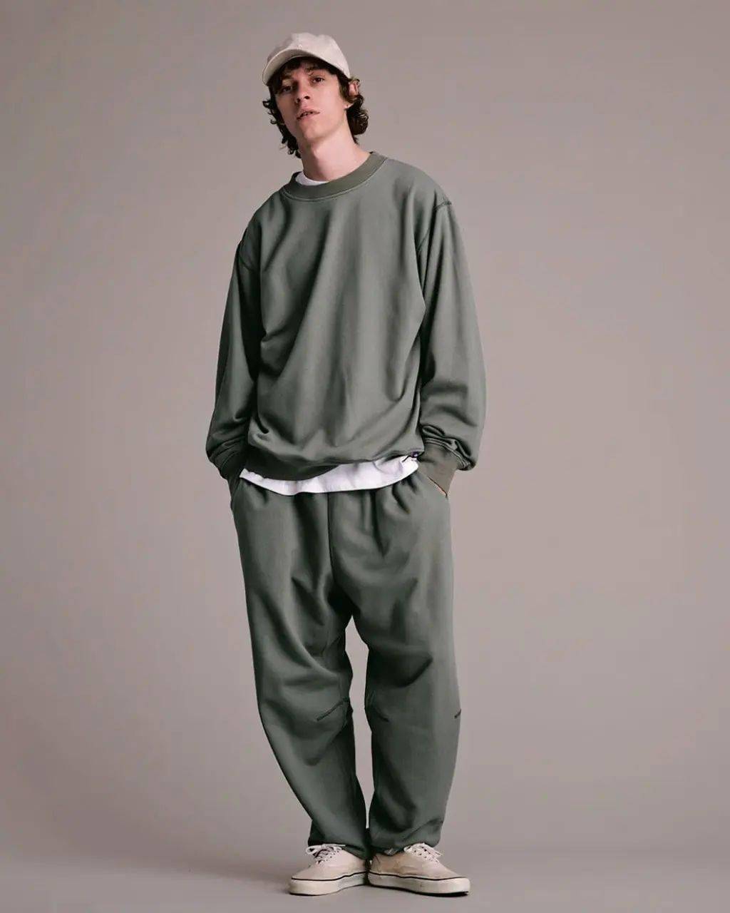 jennie 出镜演绎 jacquemus 2023 假期系列大片「guirlande」| hb