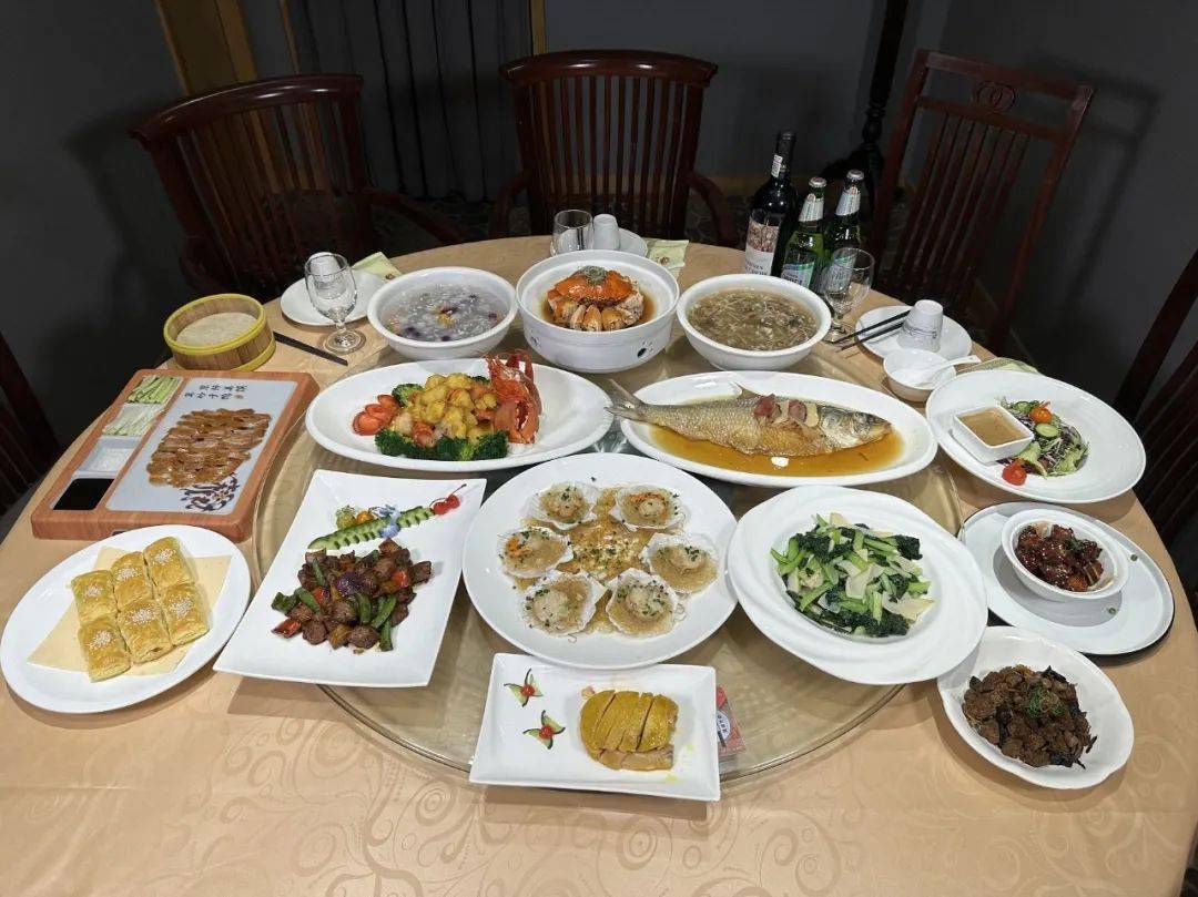 新春10人套餐可预约包房,新春4-6人套餐性价比超高!