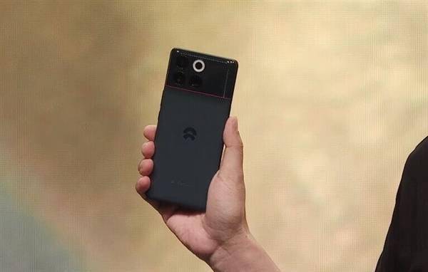 蔚来李斌谈自己依旧用苹果iPhone:微信数据迁移太麻烦(图1) 蔚来李斌谈自己依旧用苹果iPhone:微信数据迁移太麻烦(图1)