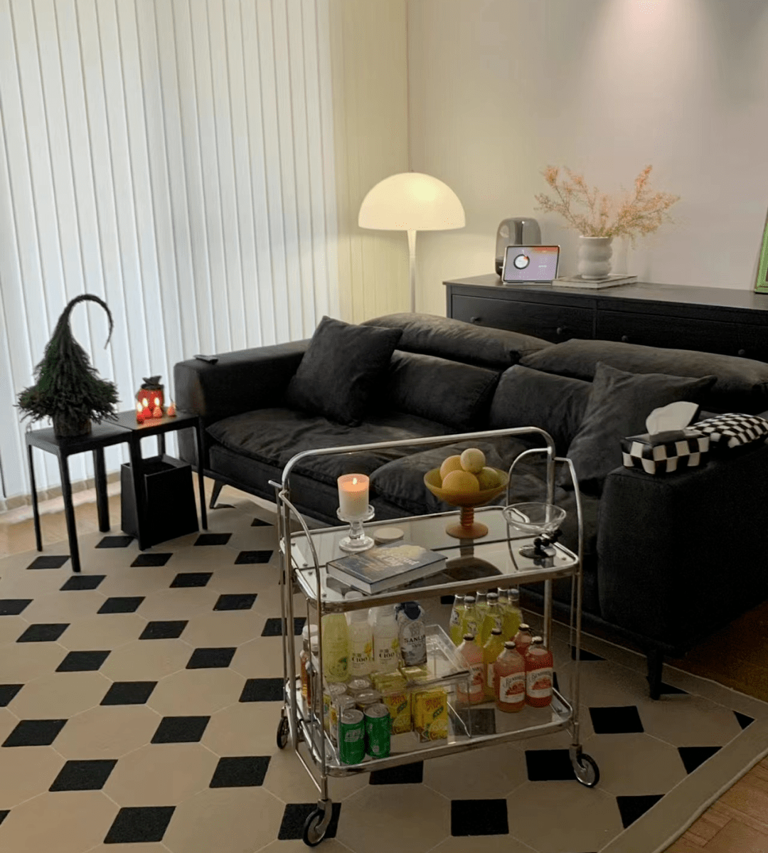 家具也要根据家里的户型,摆放位置以及面积去选择