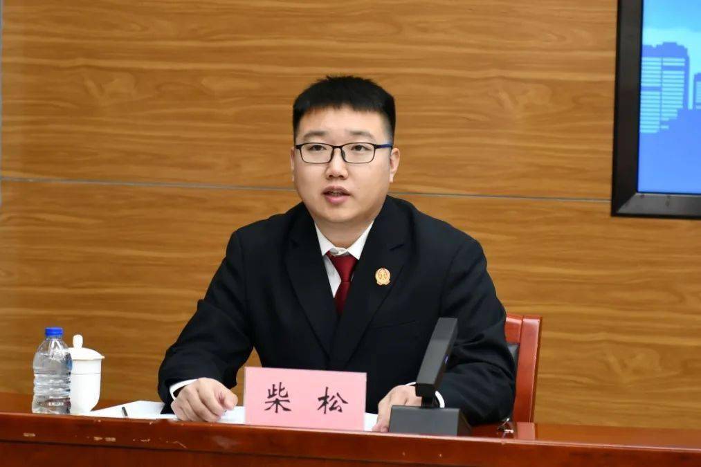 通报会上,朝阳法院执行局法官柴松通报了五起督促履行典型案例.