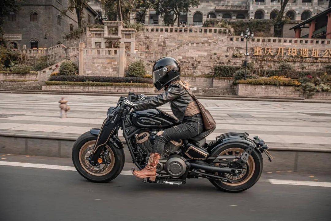 工业美学的极致演绎——奔达拿破仑450巡航测评