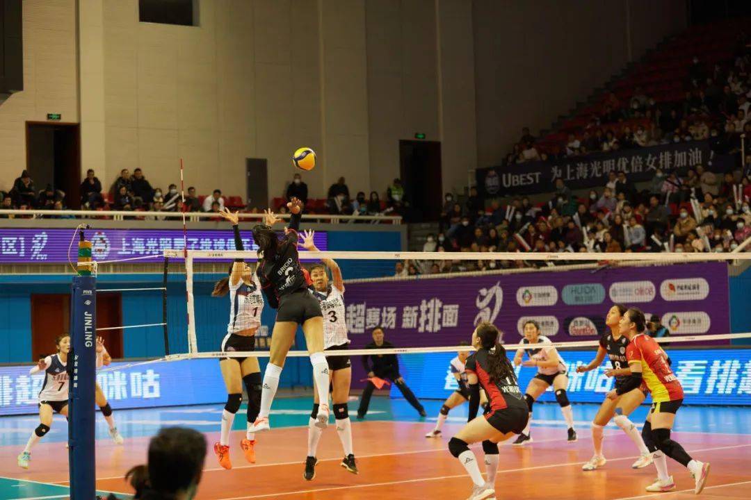 上海光明优倍女排驰骋赛场,勇夺十三连胜!_阶段_优势_东港