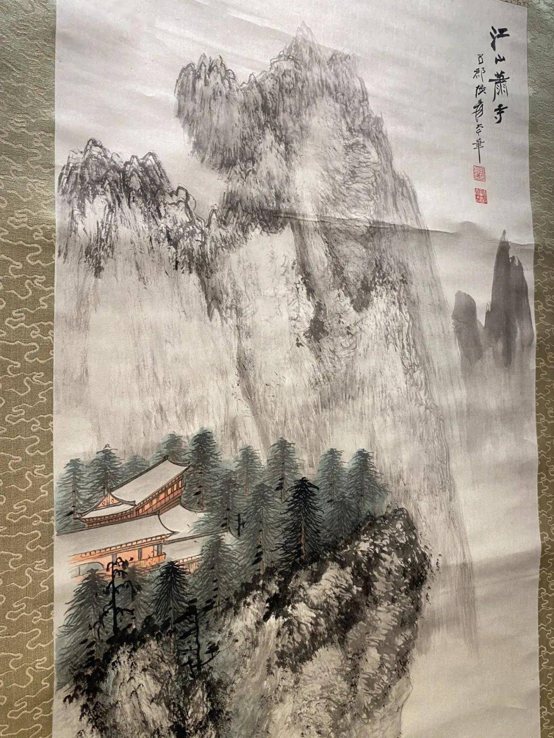 秋山夕照張大千藝術生涯後半部的作品,如巨幅《荷花通景屏》(1961)