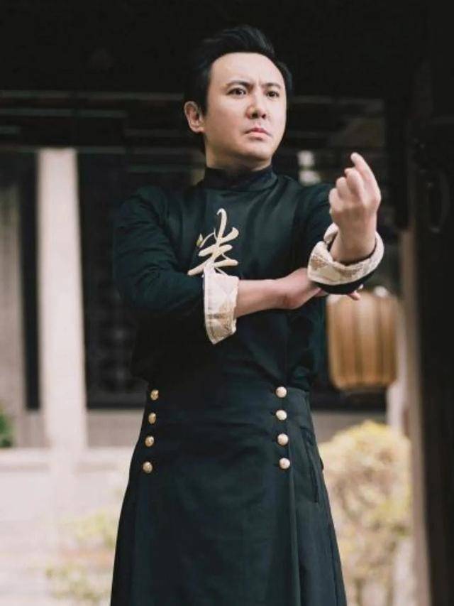 沈腾在公共场合开黄腔,在《王牌》中把关晓彤给吓哭,直接被骂翻_蛋糕