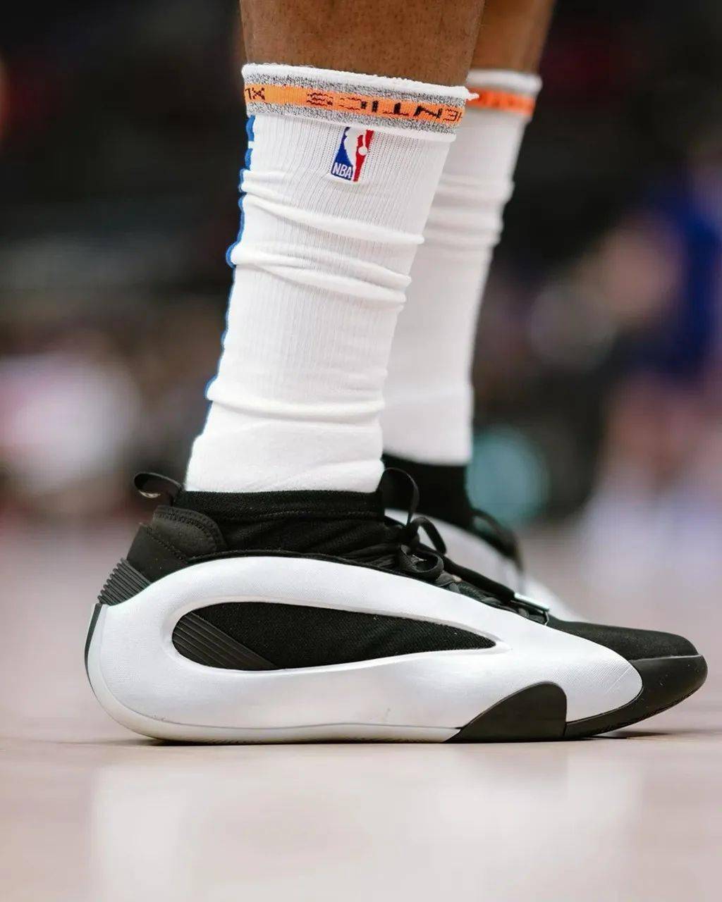 「熊猫」哈登 8 首次亮相!颜值你打几分?_adidas_harden_vol