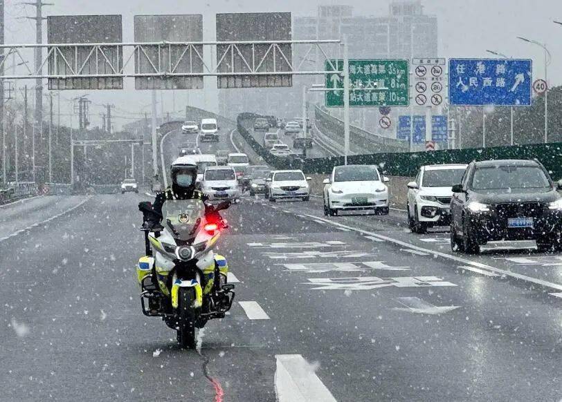 禁止大客車,危化品車輛駛入):江陰大橋,潤揚大橋,g2京滬高速泰州,無錫