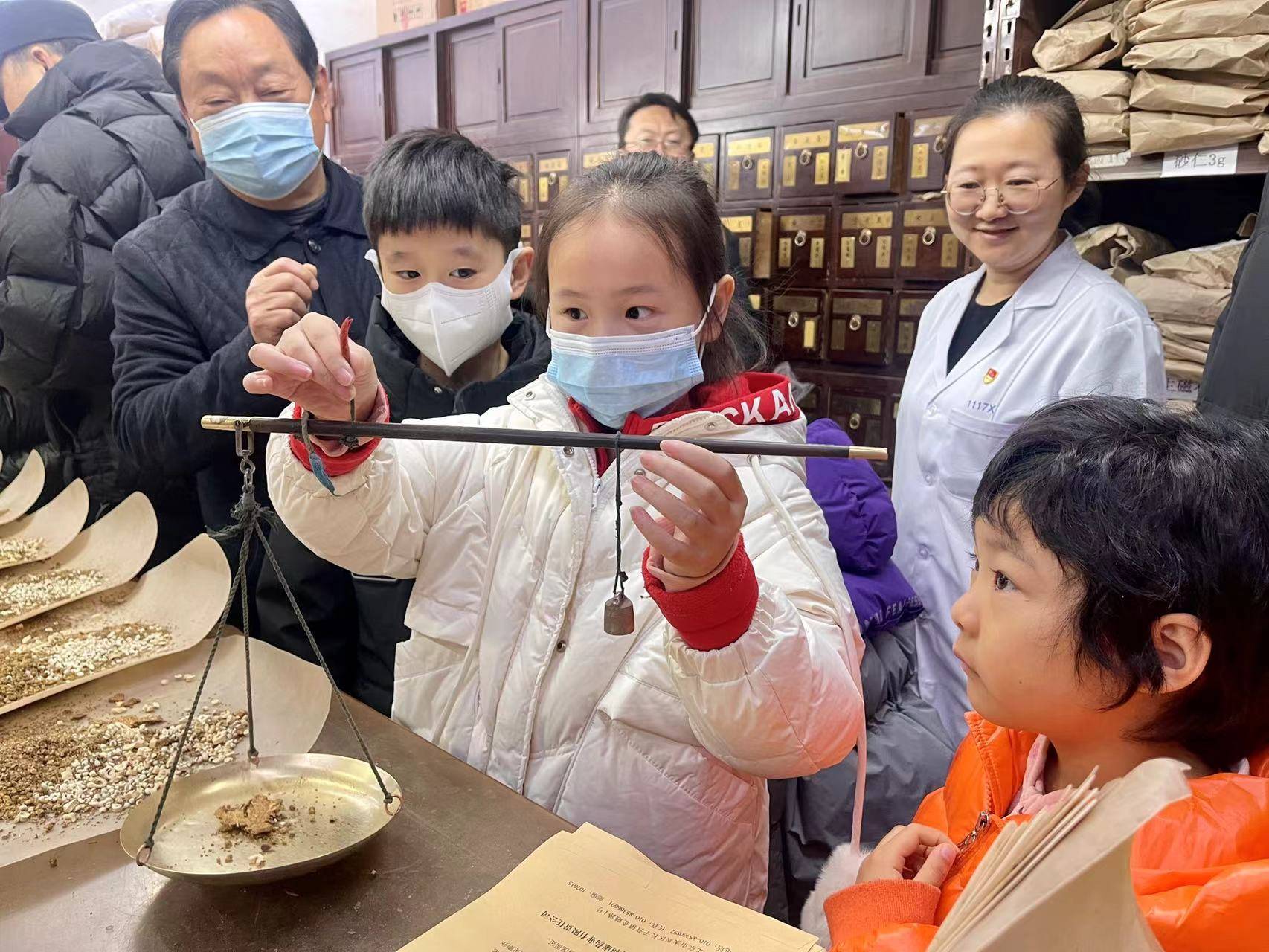 首批中醫藥文化小大使 走進北京市鼓樓中醫醫院與大師