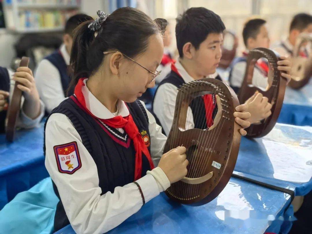 【实小艺术】音润心灵 向美而行——"小乐器进课堂"和"课前一支歌"