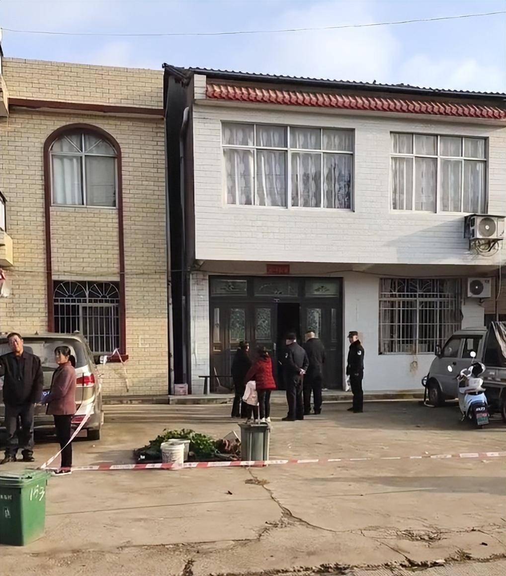 网传视频截图近日,湖北监利分盐镇一村庄突发野猪袭人事件,致多人伤亡