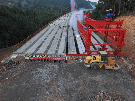 平昭高速tj5分部首架橋全幅架樑順利貫通_大橋_賀州市_全長