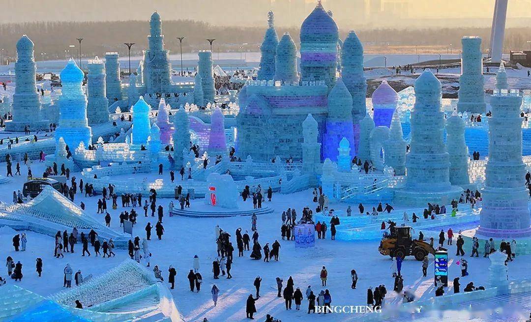 哈尔滨冰雪大世界开园首日爆了！四万多游人走进冰雪童话_手机搜狐网