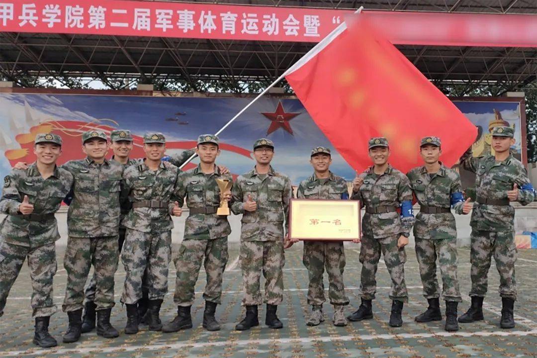 2022年院校毕业演习期间王春顺担任模拟连长指挥部队出色完成侦察任务