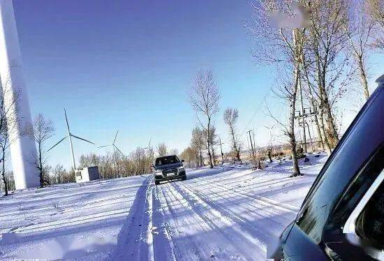 觀山湖消防青年突擊隊到轄區重點路段開展撒鹽除冰行動_行車_天氣