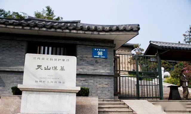 江蘇開採石塊時發現漢代大墓,用856塊金絲楠木拼接而