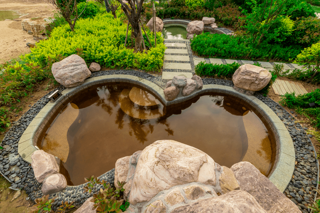 冬天的快樂來自一池熱氣氤氳的溫泉暖暖的泉水滑過肌膚舒緩緊繃的肌肉