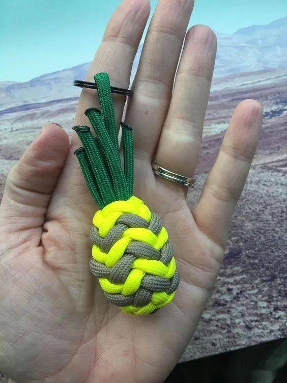一根粗绳就能编个小球挂件,学完后一定要编几个送人!_绳子_菠萝_绿色